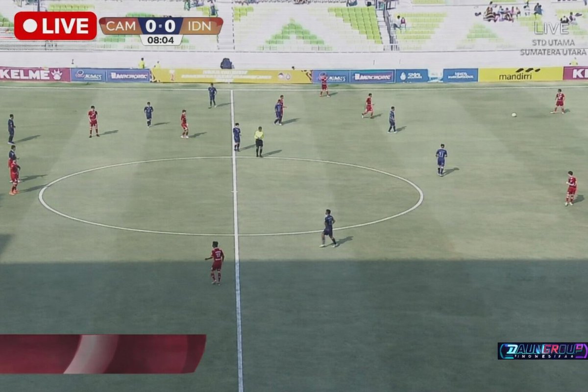 AliviaCesi's tweet photo. 🔴 LIVE SEKARANG! 🇮🇩⚽
Indonesia U-19 vs Kamboja U-19 masih imbang 0-0 di menit awal pertandingan.  🔥

📺 LIVE 📷 https://t.co/KjeA8FcB8T

#IndonesiaU19 #KambojaU19 #GarudaMuda #TimnasIndonesia #ASEANU19 #TimnasDay #SepakBolaIndonesia #DukungGaruda #LiveMatch  ⚽🇮🇩🔥 https://t.co/HOBJdTlFJg