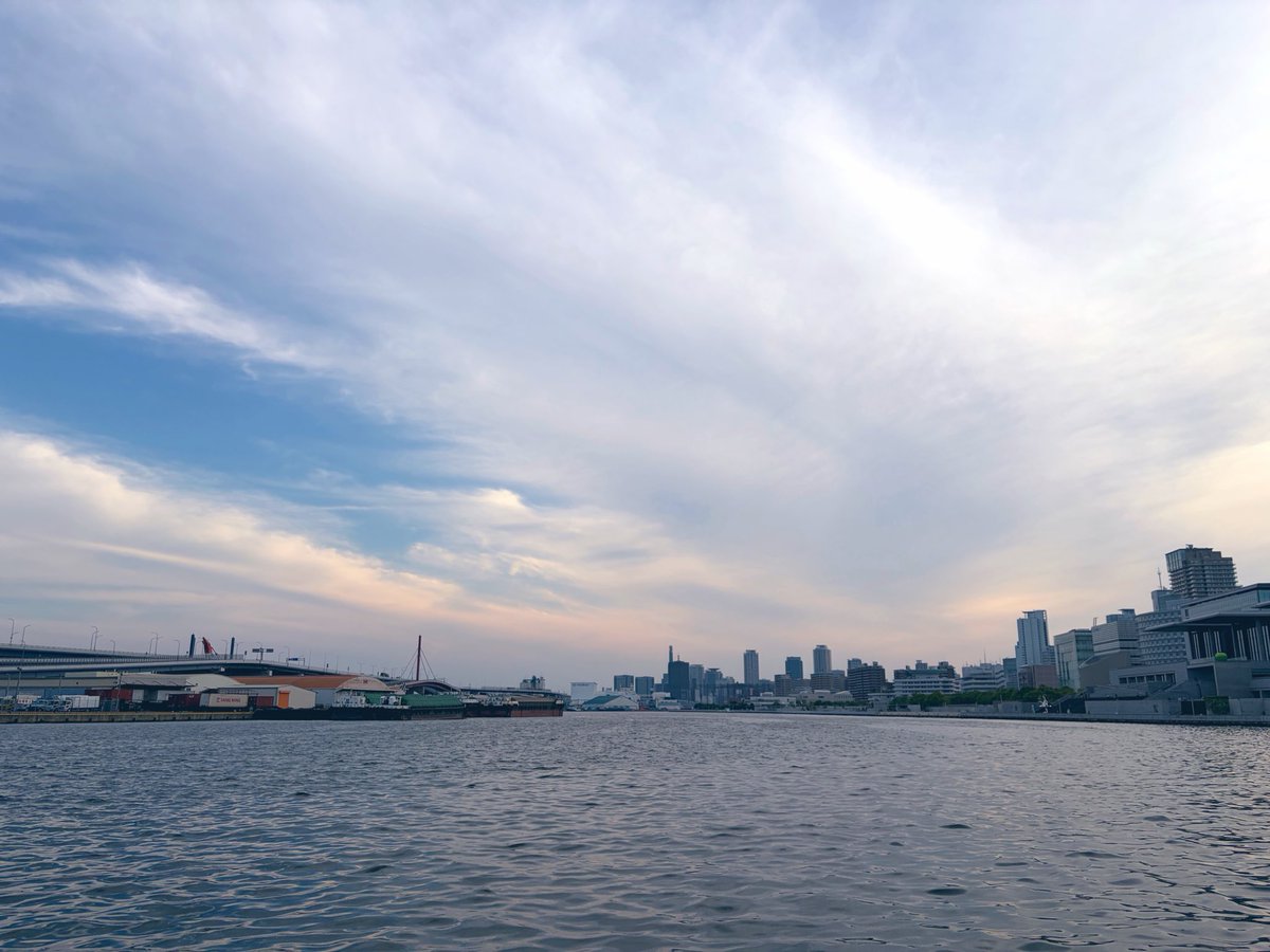 k_5316's tweet photo. 夕方のお散歩。風が涼やかですね。身体がリセットします。今日も一日お疲れ様でした。 https://t.co/WaWbpqC8IT