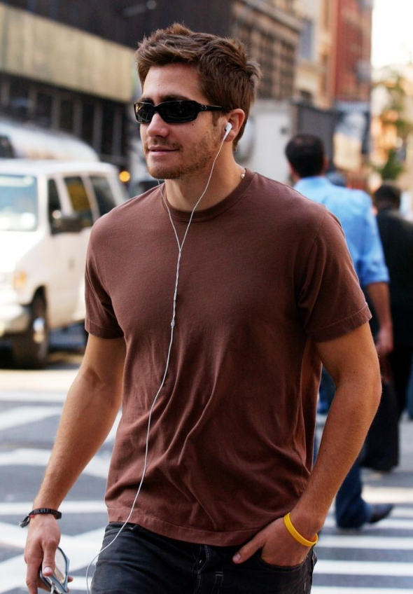 cinevow's tweet photo. Jake Gyllenhaal, 2000s https://t.co/Xh21iQyEjk
