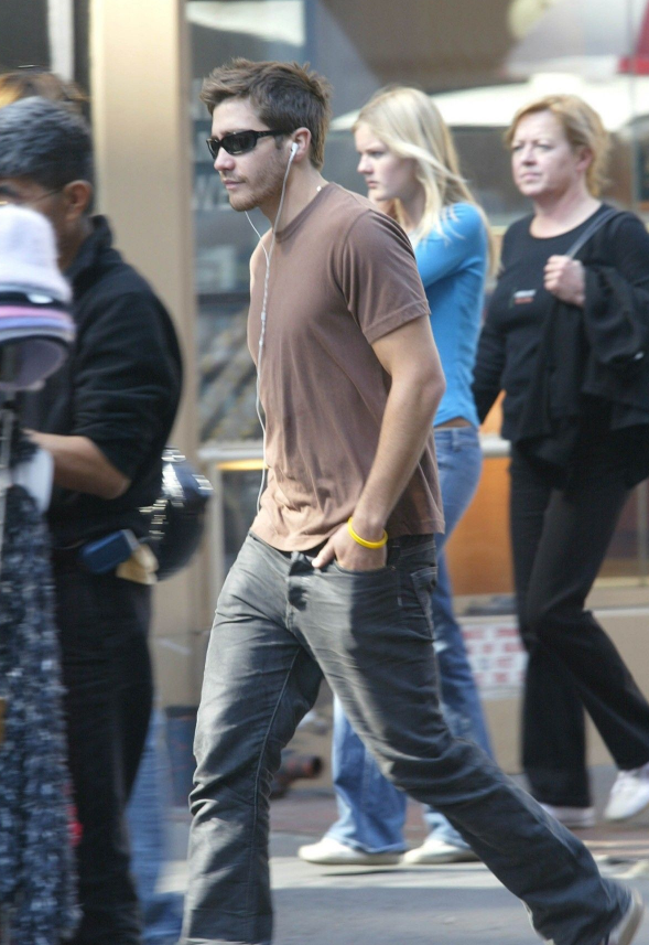 cinevow's tweet photo. Jake Gyllenhaal, 2000s https://t.co/Xh21iQyEjk