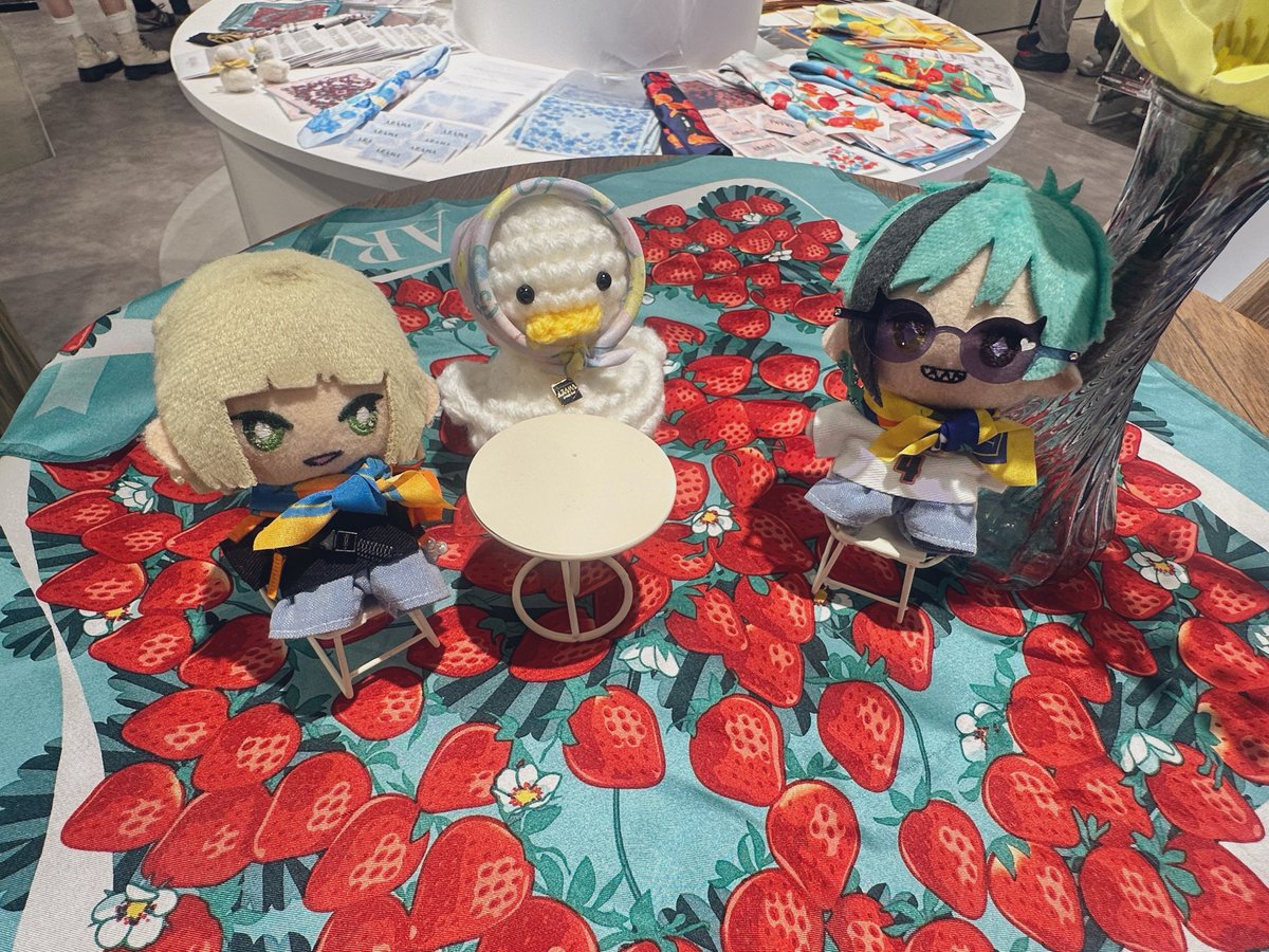 mrn_nuinui's tweet photo. スカーフを巻いても���ってご機嫌のぬいちゃん🎶 https://t.co/ycLp28lR2W