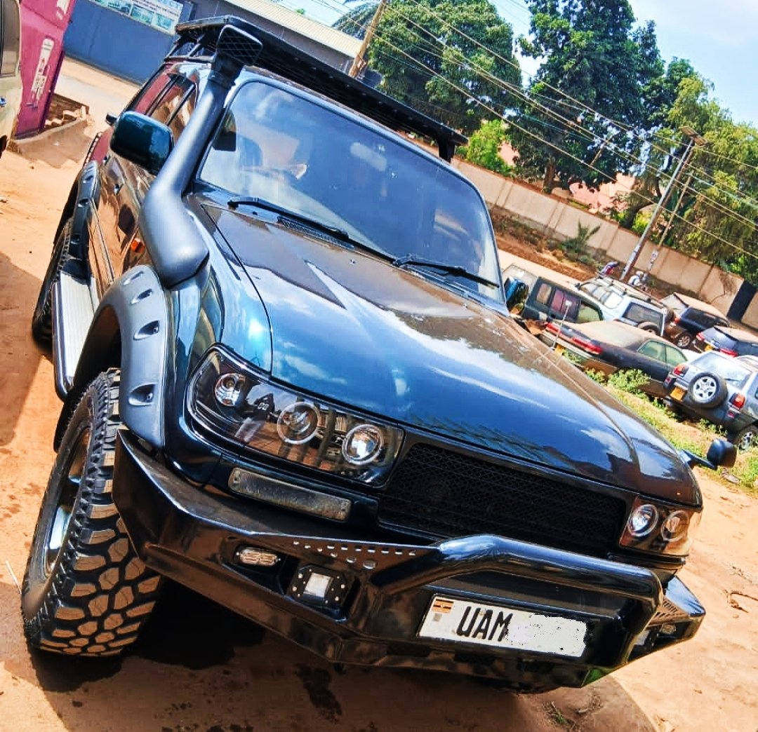 DriveNowUg's tweet photo. 🚨#QUICKSALE🚨

JUST IN: It's an SUV made for off-road drivers, it's a Toyota Land Cruiser VX 80 series with a diesel engine having brand new tyres and fully intact (you may call think it's new) according to it's maintenance.

Costs: #Ugx42m_only

https://t.co/MIMGRbAXxw https://t.co/ymVsiciBCL
