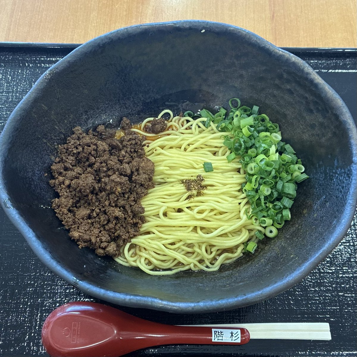Jimny_Jim23's tweet photo. #汁なし担担麺階杉おのだサンパーク店 #汁なし担担麺

 #おのだサンパーク #おのサン #サンパーク
 #汁なし担担麺階杉 #階杉
 #1辛 #チーマージャン #豚骨スープ #醤油タレ #秘伝のタレ #五香辣油 #辣油 #唐辛子 #芝麻醤 #花山椒 #赤山椒 #青山椒 #ジャージャン #ひき肉 #ネギ #中細麺 #ななも製麺所 https://t.co/xIdnZ9L8C3