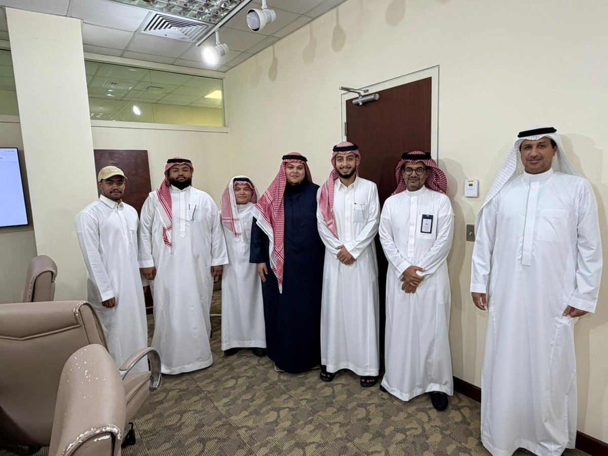 Bakory320's tweet photo. الحمد لله، انتهينا من مشروع التخرج 🎓
عملنا على تصميم وتطوير منصة تعليمية ذكية تساعد المستخدمين على اكتشاف البرامج التنفيذية المناسبة لهم من خلال تجربة استخدام سهلة وتوصيات مدعومة بالذكاء الاصطناعي.
رحلة مليئة بالتعلم والتحديات، واليوم نحتفل بالنتيجة. 🚀✨
https://t.co/4JHScf9YIt https://t.co/7IggmElDaO