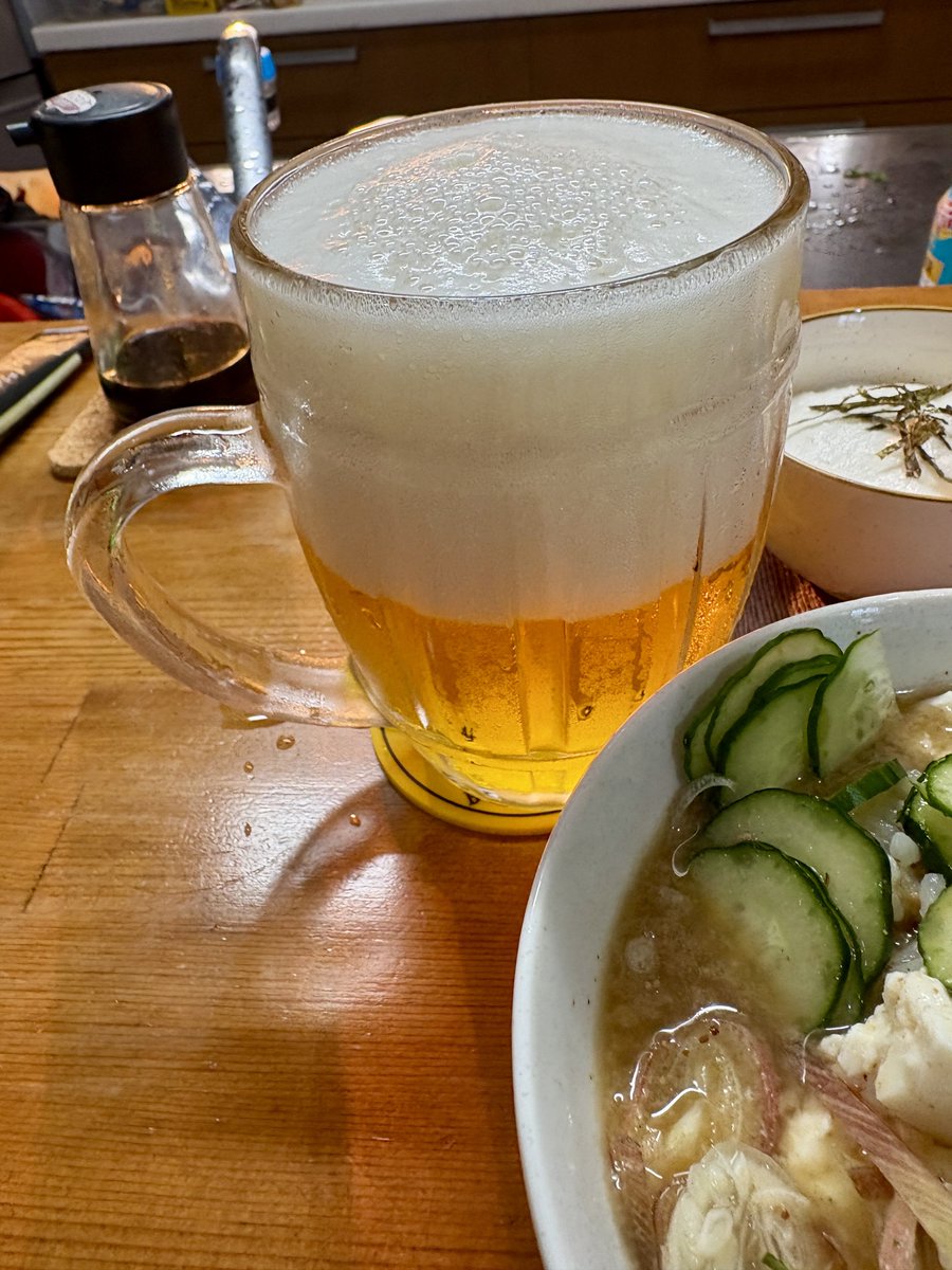 hypnotistred's tweet photo. 夕食🍽️
バチマグロ中トロのやまかけ
山芋の千切
南マグロの切出し中トロ
冷汁です。
今日は暑かったので余計に美味しい😋
あと、地元のファーマーズ・マーケットにヒゲ付きヤングコーンがあったので買ってきました。
夜食べる。 https://t.co/ZcLN7kbCFg