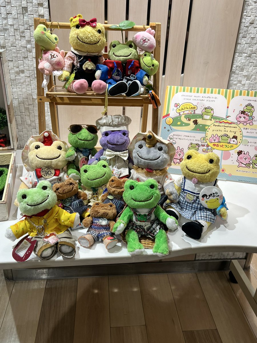 celeryandsunny's tweet photo. セロリ🐸＞ピクイベ2日目、盛り盛りですケロ♡

おっきいピクルスさんたちのグリーティングにも行ってきましたケロ！ https://t.co/C7h0zLUCGL