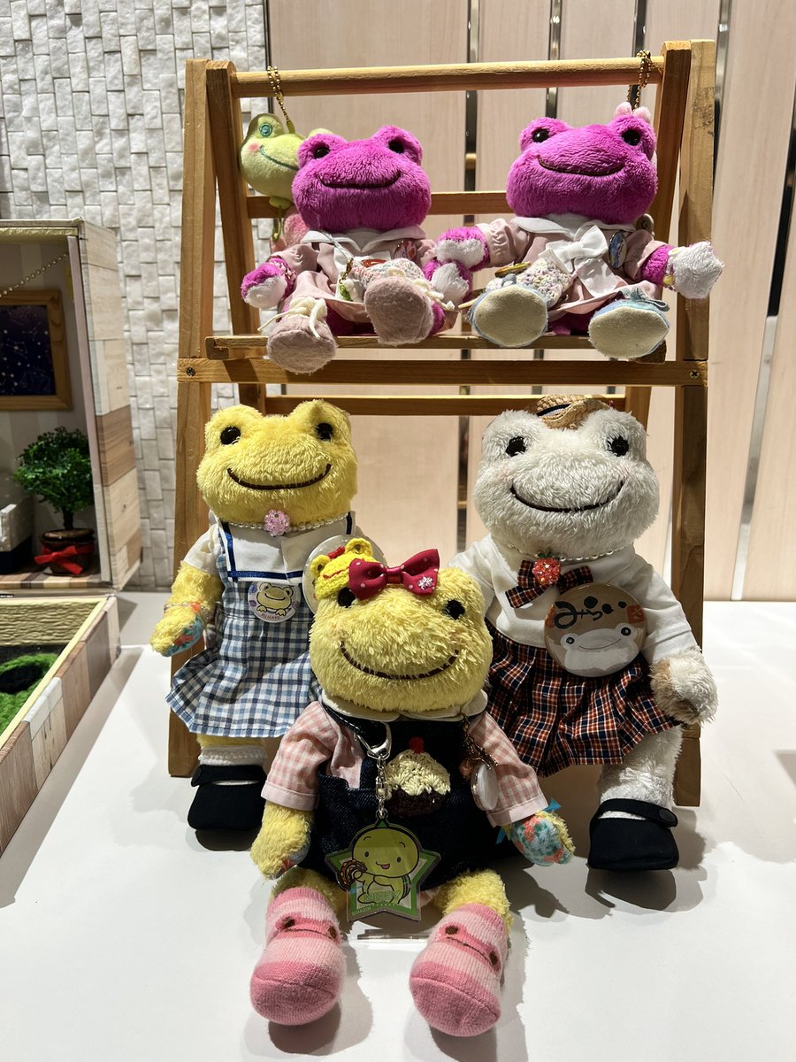 celeryandsunny's tweet photo. セロリ🐸＞ピクイベ2日目、盛り盛りですケロ♡

おっきいピクルスさんたちのグリーティングにも行ってきましたケロ！ https://t.co/C7h0zLUCGL