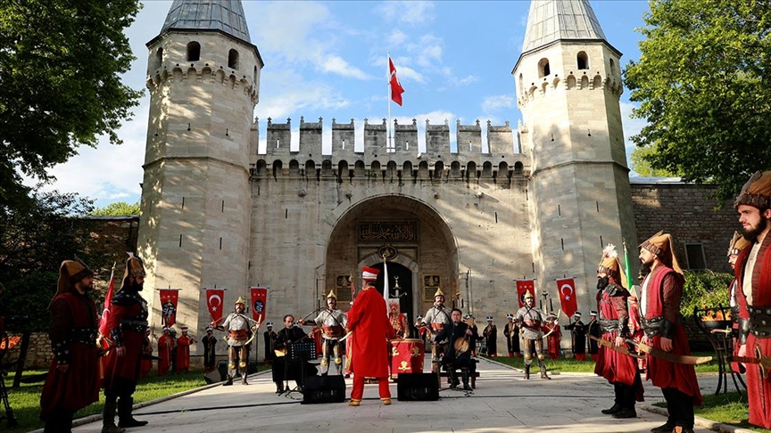 bosunatiklama's tweet photo. İstanbul'daki saraylarda, haftada 1 gün mehteran gösterisi yapılacak.

• 30 Eylül'e kadar her salı Dolmabahçe'de, her çarşamba Topkapı'da ve her perşembe Yıldız Sarayı'nda gösteri düzenlenecek. https://t.co/UANx4Tj0wm