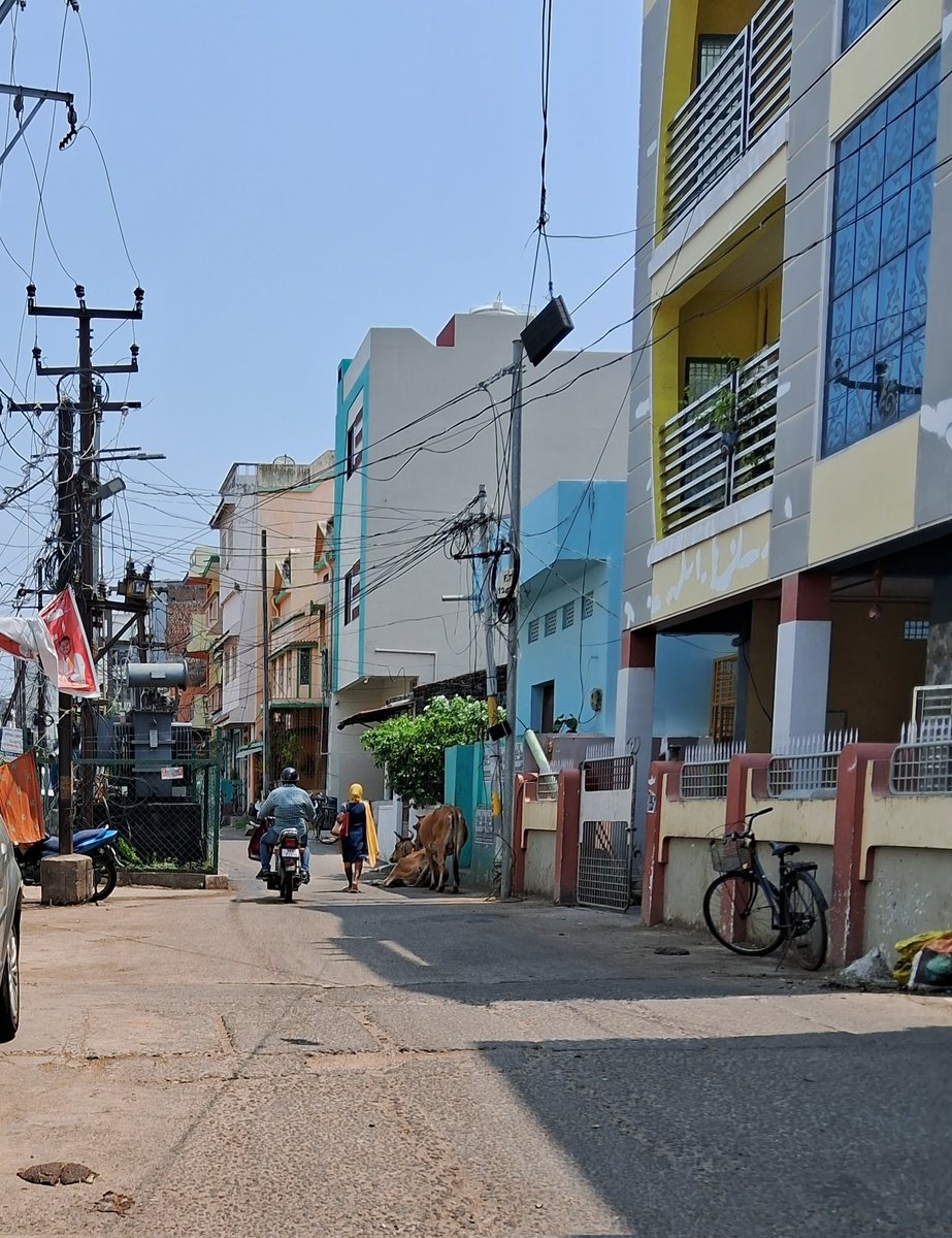 tapojkumar's tweet photo. @TPSODL 
Request for Relocation of Transformer Due to Road Bottleneck and Public Safety Concerns-Shastri Nagar, Ranganibandh Street,Berhampur 760001
@CMO_Odisha @SecyChief @EnergyOdisha @HUDDeptOdisha @Ganjam_Admin @sdmbam @BrahmapurCorp @TataPower https://t.co/Jo8dJVUQz0