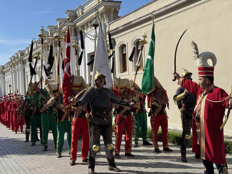 bosunatiklama's tweet photo. İstanbul'daki saraylarda, haftada 1 gün mehteran gösterisi yapılacak.

• 30 Eylül'e kadar her salı Dolmabahçe'de, her çarşamba Topkapı'da ve her perşembe Yıldız Sarayı'nda gösteri düzenlenecek. https://t.co/UANx4Tj0wm