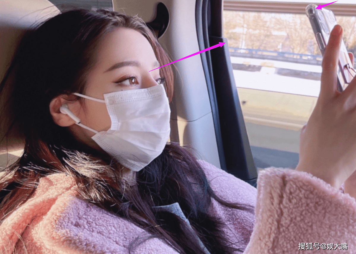 seductivemiss's tweet photo. 赶地铁急得掉了口罩，陌生小姐姐弯腰递了她备用的，还塞了个糖说“别慌呀”，今天的幸运是小善意给的～， https://t.co/6384NmP5iW