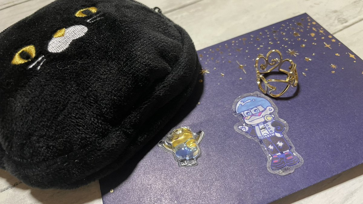 ymg_yan's tweet photo. 今年も子供らからお手紙とプレゼントまで頂いちゃいました🥹🥹
手紙の内容は毎年同じなんやけどw
おめでとうを手紙に書いて残してくれるのは嬉しいね、ありがとう✨
しかし、指輪可愛いわ https://t.co/Q9Gl65c5Bw