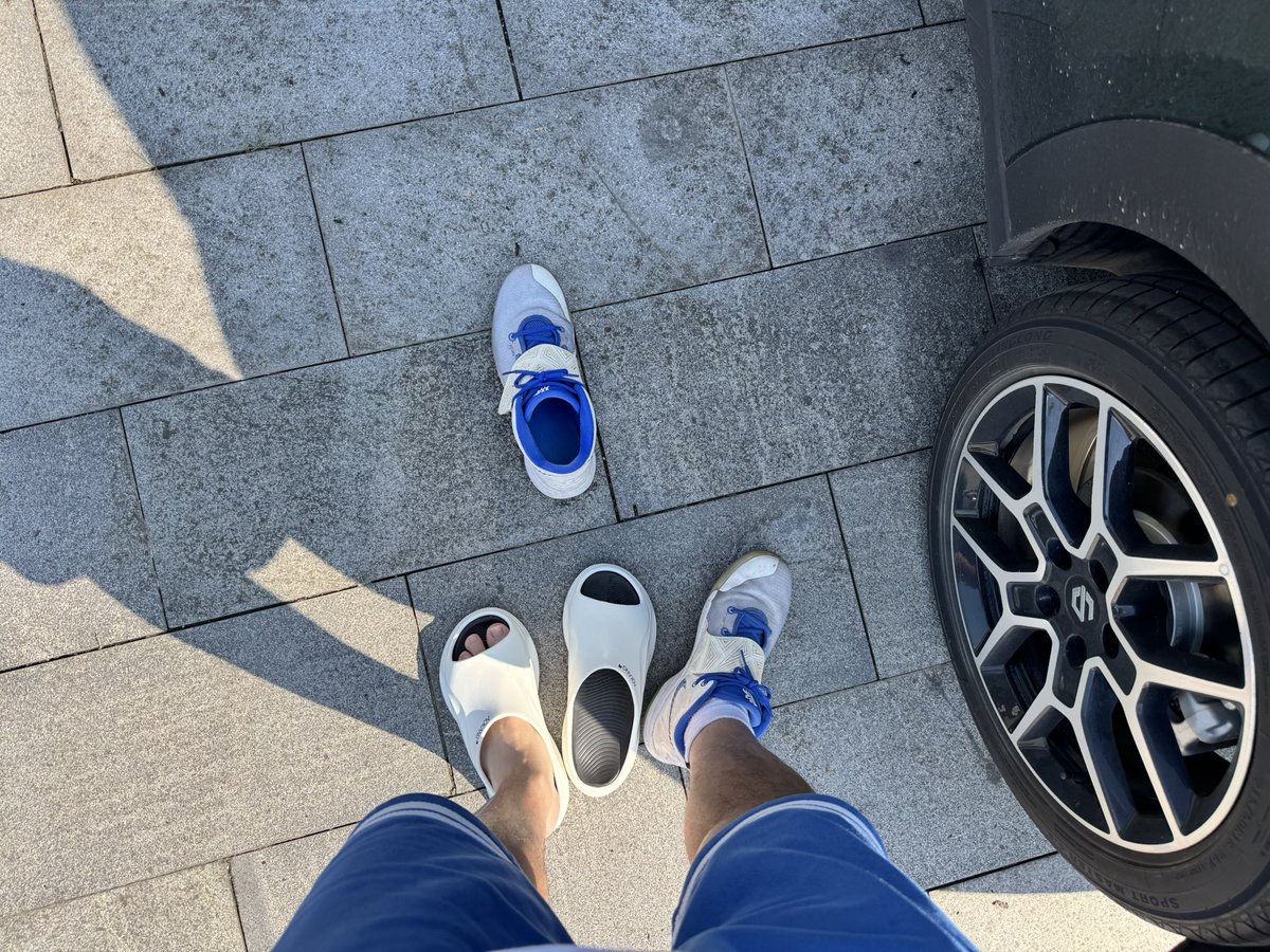 CqSneaker's tweet photo. 漂流完后换鞋穿￼😎 https://t.co/q0BqGPDUWF