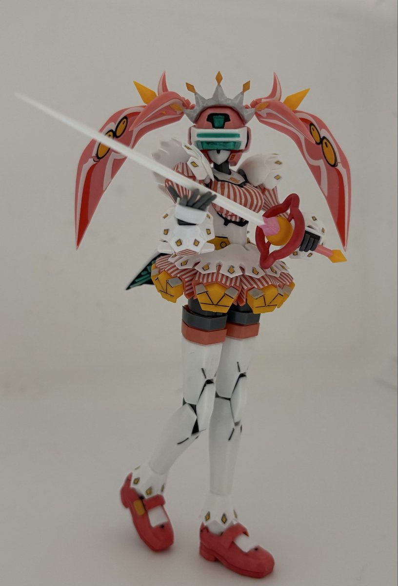cast73101's tweet photo. バーチャロン　フェイ•イェン
ビビッド•シンデレラ💖完成٩( 'ω' )و
デカール失敗しちゃってるけど
カッコ可愛くて良い感じです☺️
バーチャロンやりたくなってきた〜😆 https://t.co/mU8aD0VxDh
