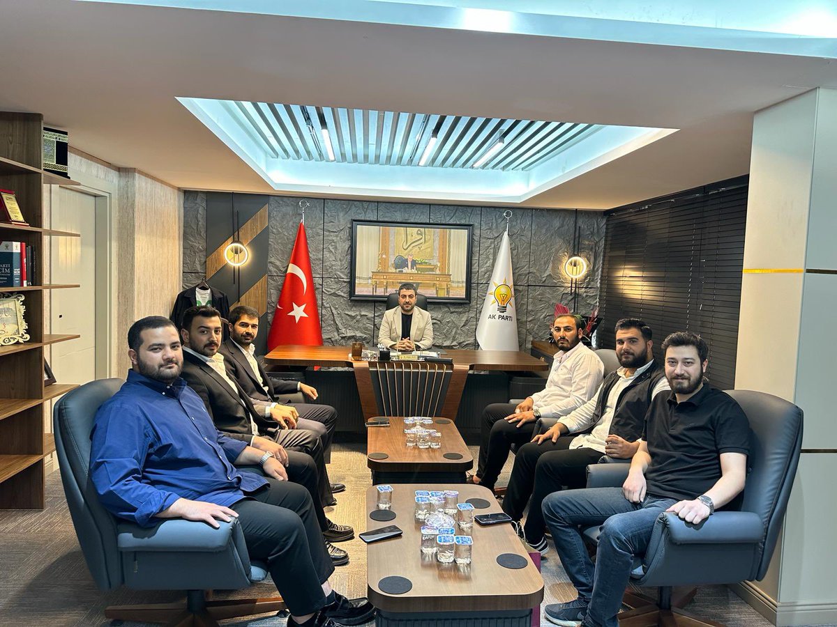 Karakopruak's tweet photo. AK Parti İl Gençlik Kolları Başkan Yardımcımız M. Salih Karakeçili ve beraberindeki heyet, Başkanımız Sn. Av. Orhan Çelik’i makamında ziyaret ettiler. Gençliğin heyecanı, teşkilatımızın tecrübesiyle buluştuğunda ortaya daha güçlü bir irade, daha büyük bir motivasyon çıkıyor. Birlikte yürüyor, birlikte güçleniyor, Türkiye Yüzyılı hedeflerine kararlılıkla ilerliyoruz. 🇹🇷
@RTErdogan
@bybekirbozdag
@abuyukgumus
@hakanaksu058
@farukaytek
@milhamigunbegi
@avorhancelik @mskarakecili