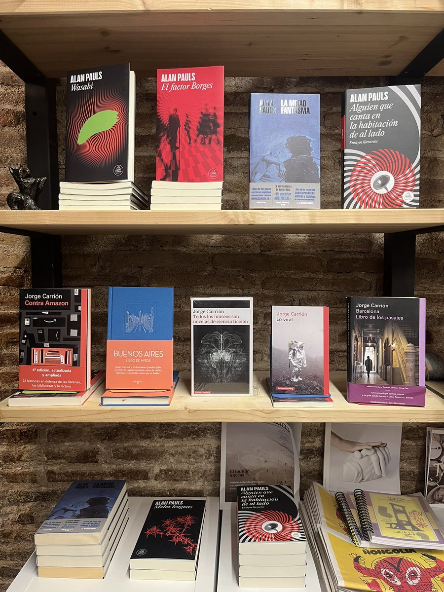jorgecarrion21's tweet photo. Con Alan Pauls, @TomMir7, Rodrigo Fresán, Fernanda García Lao, Martín Kohan, Nora Catelli, @meigul, @PlazaSalvati y muchos otros lectores hoy en Lata Peinada de Barcelona: https://t.co/OjznRjwuCQ