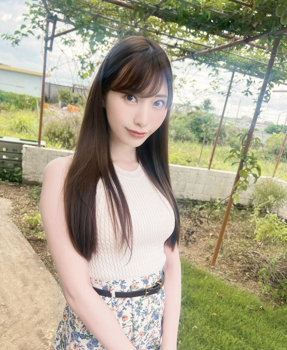 Shu_renaimaster's tweet photo. 【モテの第一歩は“相手が何を喜ぶか”を知ること】

恋愛が上手い人は、
自分が何をしてあげたいかではなく、
相手が何をされると嬉しいのかを考えています。

たくさん連絡することが正解な人もいれば、
適度な距離感が心地良い人もいます。

褒められるのが嬉しい人もいれば、話をじっくり聞いてもらう方が嬉しい人もいます。

つまりモテる人は、 好きになってもらおうとする前に、 相手を理解しようとします。

だから自然と 「この人は私を分かってくれる」 と思われるのです。

恋愛は自分をアピールする競技ではありません。

相手を知る力が結果的に一番強いのです。

このように恋愛に役立つ投稿をnote記事で解説しています。  

👉 気になる方はプロフから飛んで下さい。 →@Shu_renaimaster

#理解 #モテ #note