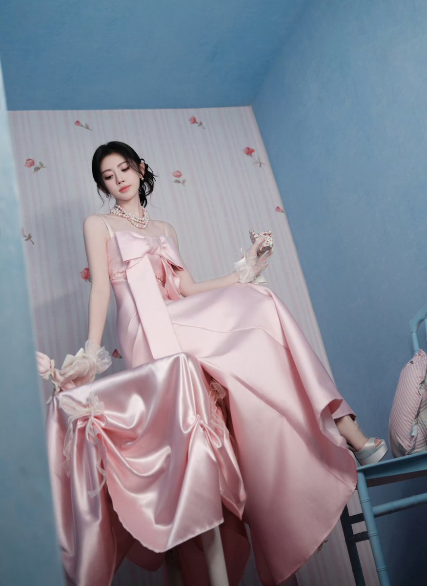 shagua__89's tweet photo. จวีจิ้งอีสวยมากก เจ้าหญิงขาหนีวังมาไลฟ์สดมาก

#จวีจิ้งอี #jujingyi #鞠婧祎 https://t.co/Ss2sbvRuZB