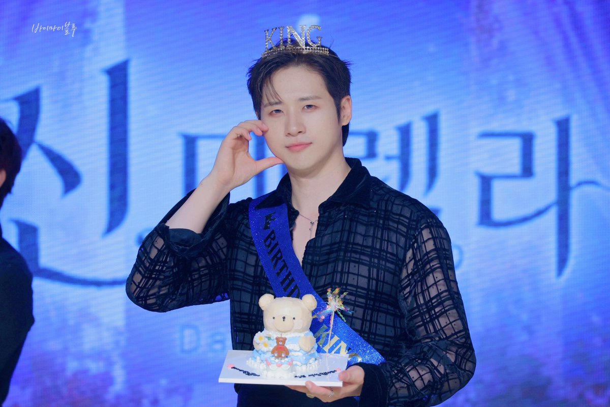 bymyblue's tweet photo. 260613 :: 아 왕자보고싶어
#신우 #신동우 #신뽀 #CNU #B1A4 https://t.co/X4ER1BZ8xR