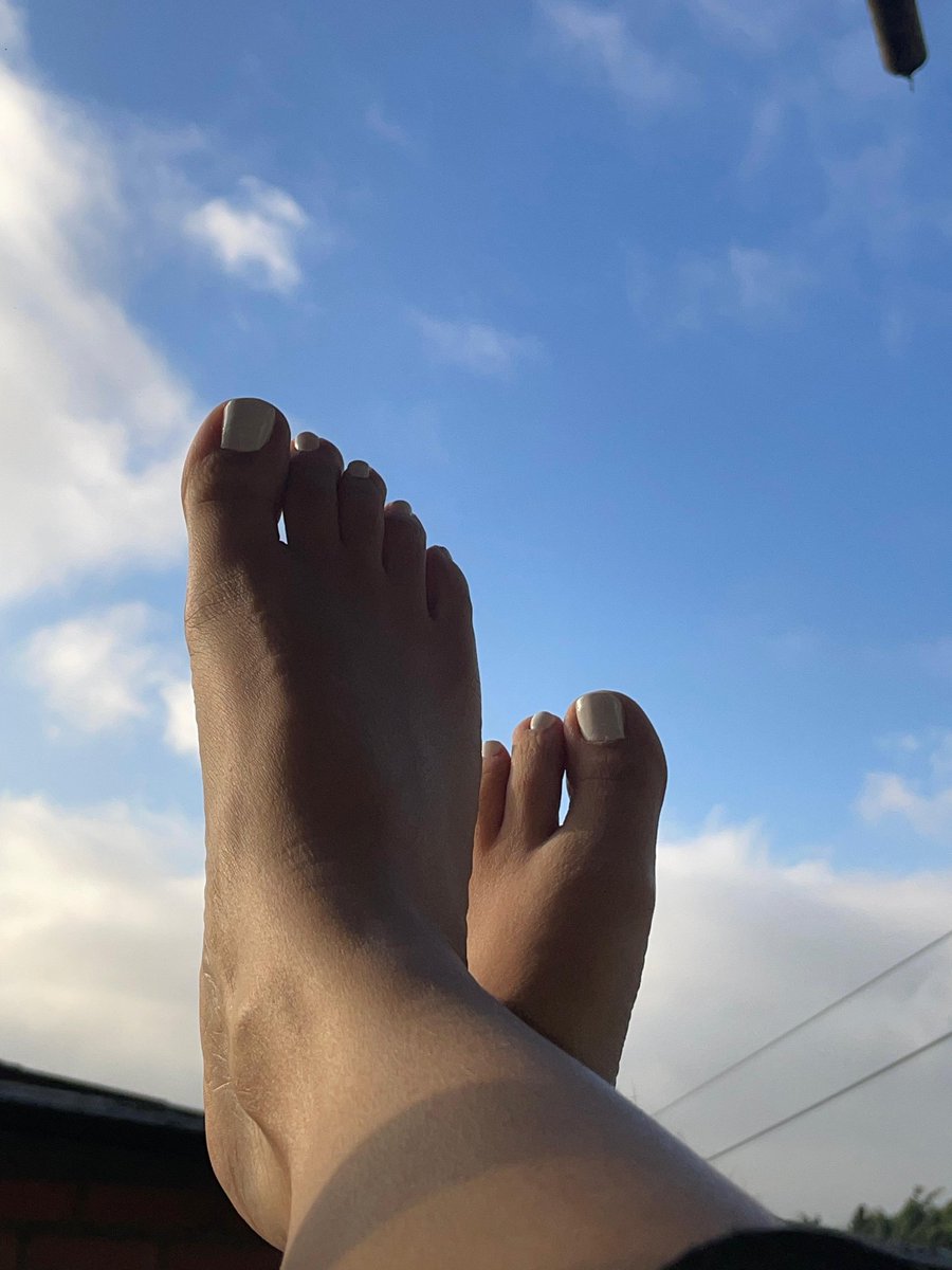 vsolesof's tweet photo. Sky is a frame ✨ https://t.co/FrWFWbFK5z