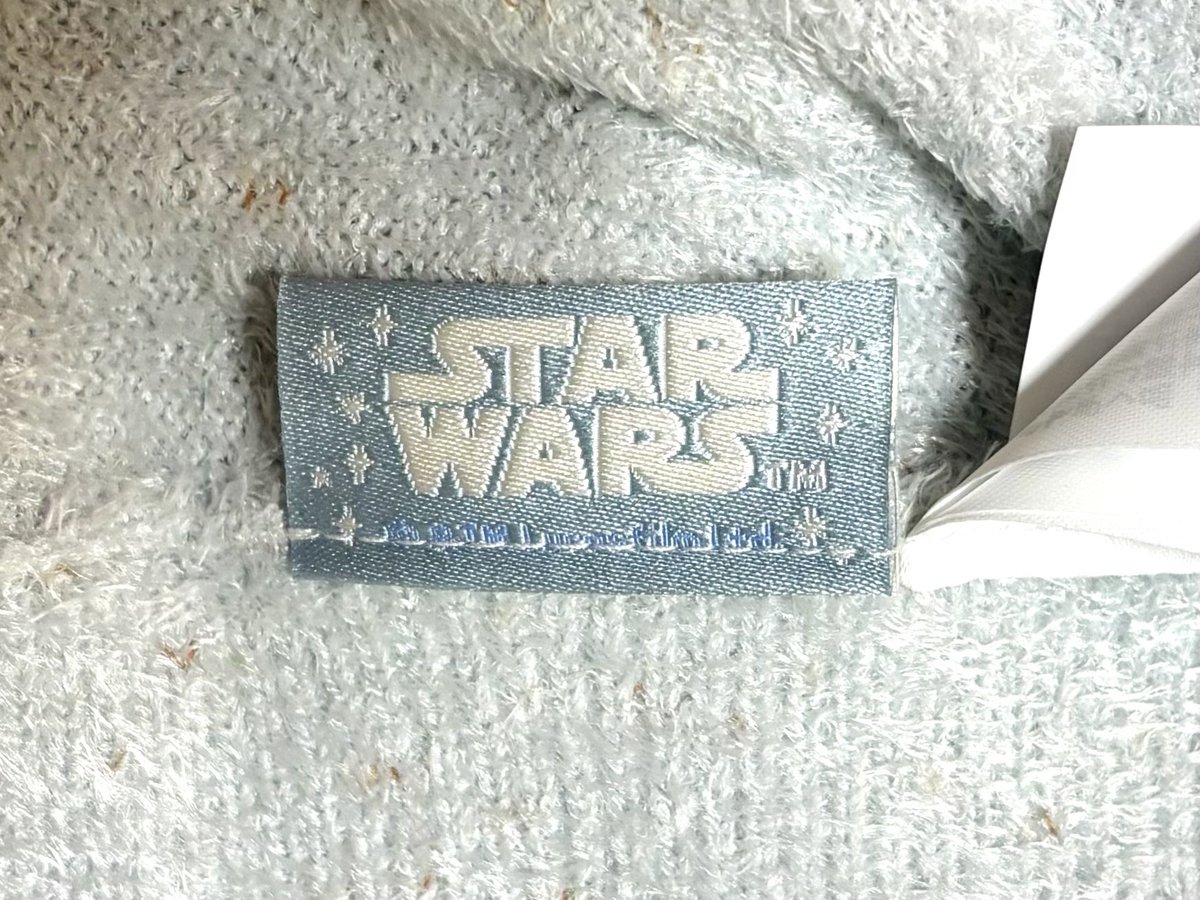 YzIcd's tweet photo. ジェラート ピケとスター・ウォーズのコラボによるキッズブランケットを購入した！
SWコラボ商品にありがちな、既存のポスターをそのまま載せただけじゃなくて、きちんとジェラピケの文脈に落とし込まれているところが素晴らしい。
丁寧な仕事で、手に入れた満足度も高い。これは買って良かったなー https://t.co/giJYBzoqX7