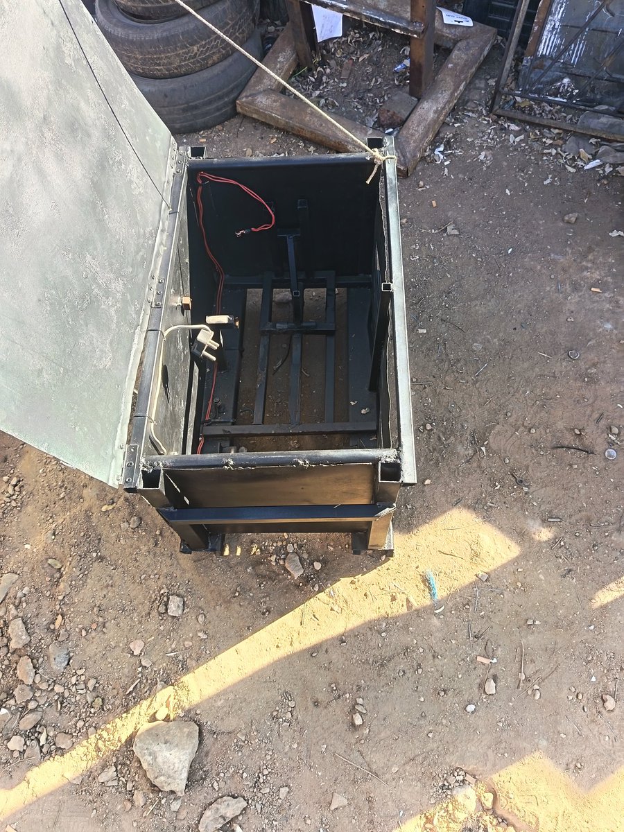 AfricanVeins's tweet photo. #thepowerbox Liberation through Electricity https://t.co/JGBKOFgkfb