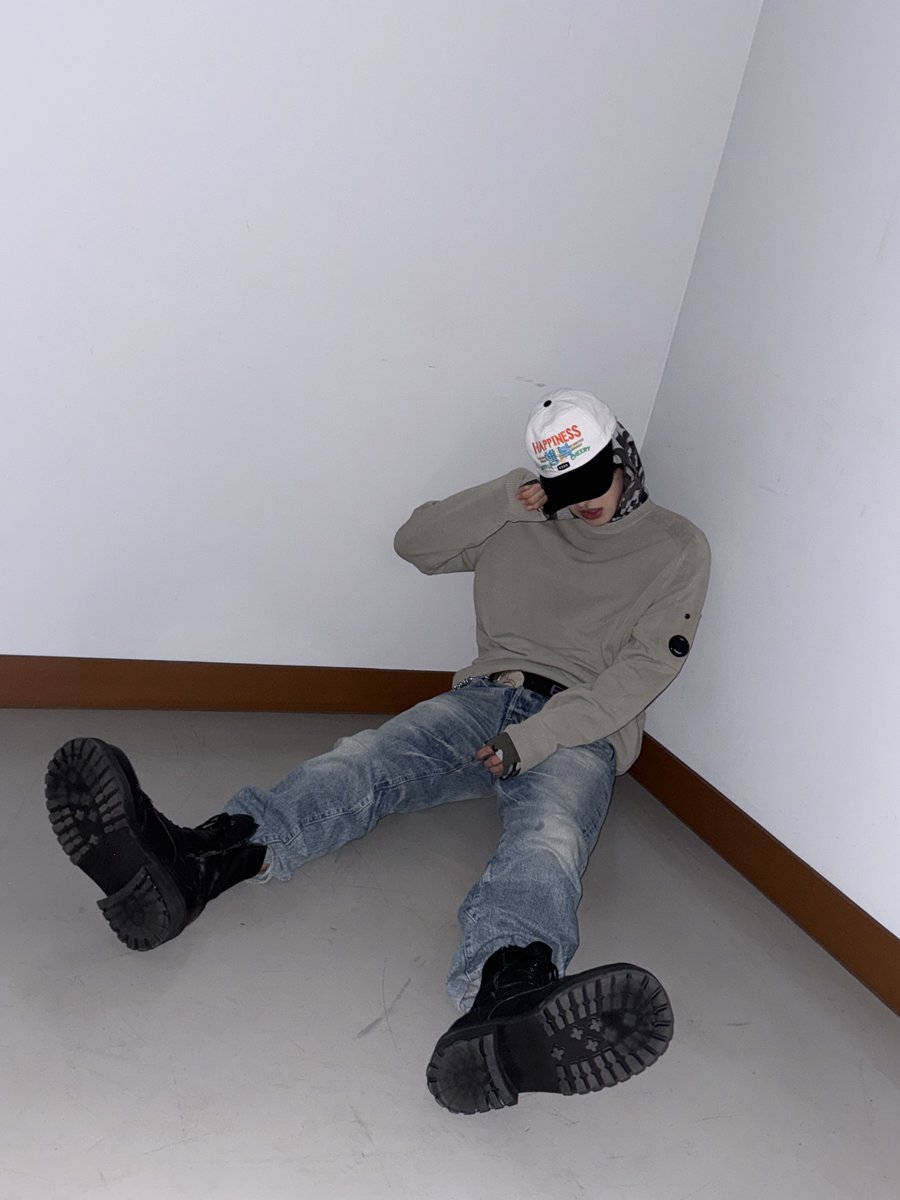 ALD1_official's tweet photo. ALLYZ~! 어제랑 오늘 함께 빛내줘서 진심으로 감사드립니다 🫶 
내일까지 힘내서 멋진 모습 보여드릴게요!!!! 사랑합니다 ❤️ 앨리즈 최고 🫰🫰

#ALPHADRIVEONE #ALD1
#알파드라이브원
#LEO #리오 https://t.co/bMJrkyoozU