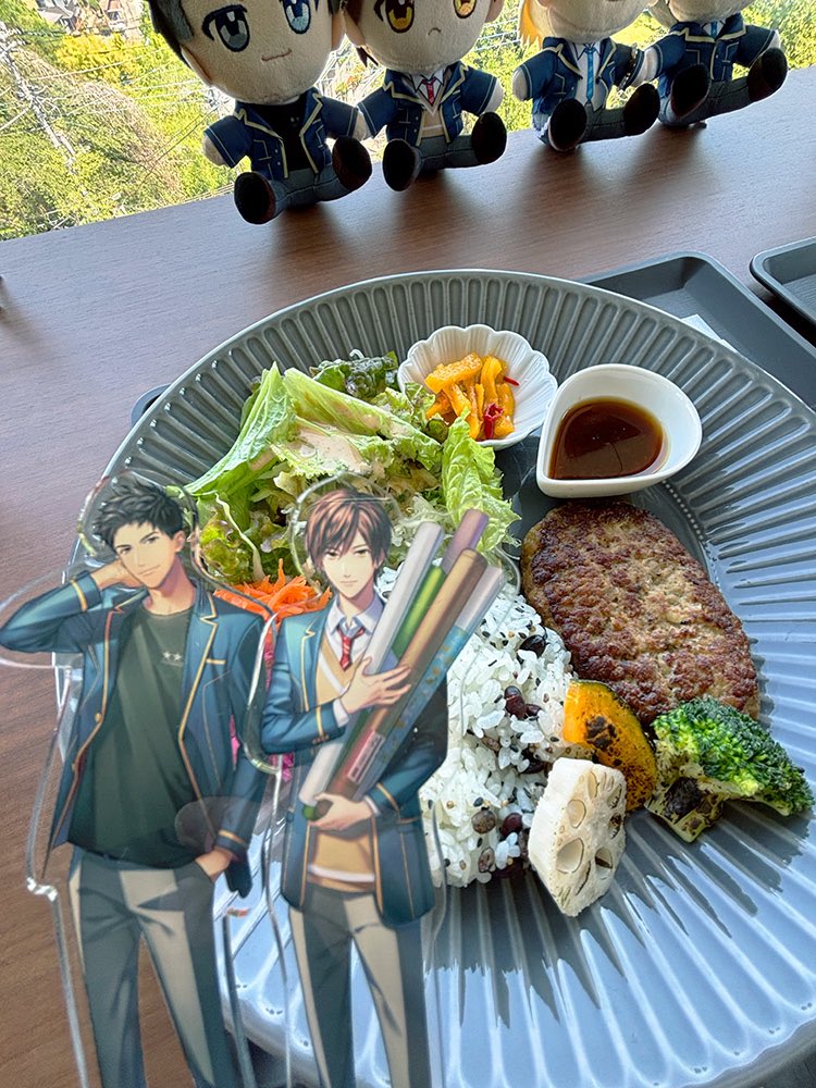 kozatooo's tweet photo. 今日は鮭野さん家のナナ藍ちゃんとダブルデートしていただきました🥰✨
山に登って大仏さまを拝んで山頂でご飯を🍴🫖
雨予報だったのですが、ずっと晴れててくれてデート日和でした☀️
鮭野さん家の子たちが自我を持っているのをこの目で見れました🤣
#男はじぬい https://t.co/gnnH6q8PtD