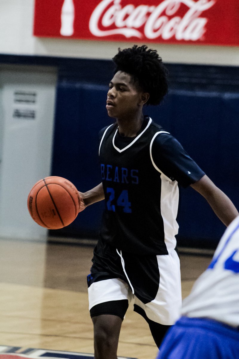 mike_jonker's tweet photo. KJ Simmons (2028) averaged 18 points in 2 games yesterday at @LHSBCANOW JSE Team Camp, and he was an absolute menace on defense. College coaches, put him on your short list now. https://t.co/5drglTh8Vc