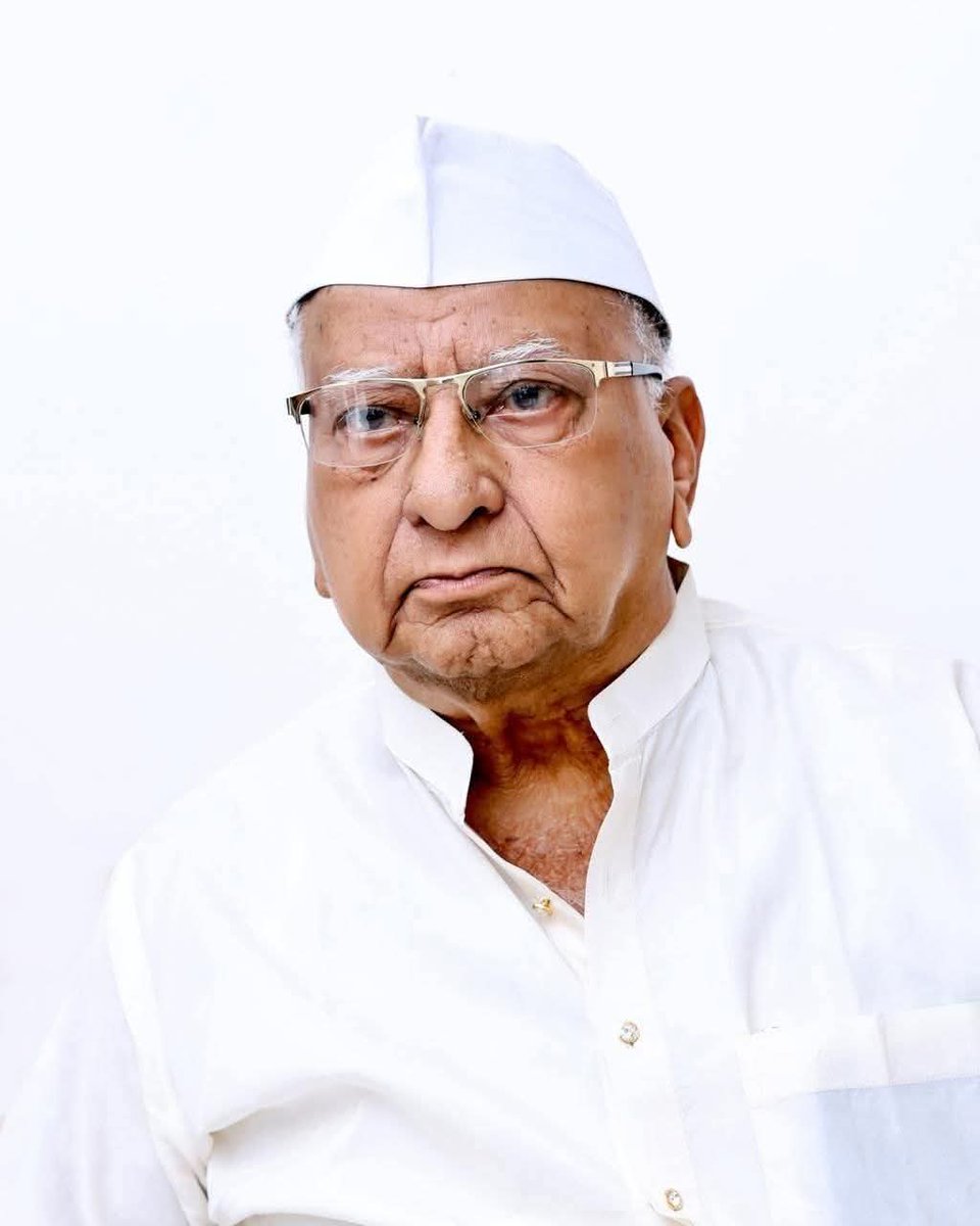 vilas_muttemwar's tweet photo. काँग्रेसचे ज्येष्ठ नेते, बार्शीचे माजी आमदार किसनरावजी देशमुख यांच्या निधनाचे वृत्त अतिशय दुःखद आहे. त्यांना भावपूर्ण श्रद्धांजली.

ईश्वर त्यांच्या आत्म्यास चिरशांती देवो आणि देशमुख कुटुंबीयांस हे दुःख सहन करण्याची शक्ती देवो, हीच प्रार्थना. https://t.co/R5ac4SNcCD