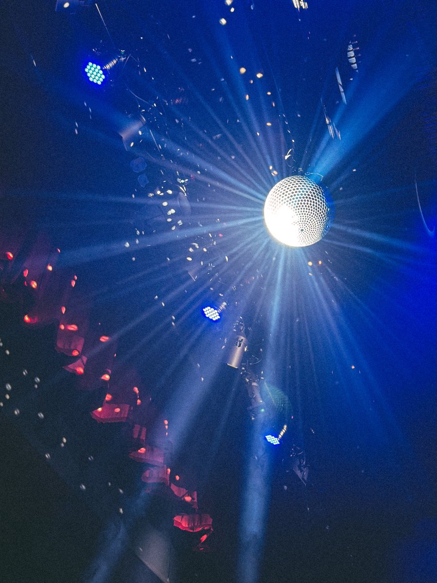 Sho_M_Pf's tweet photo. ありがとうございました🔥✌️

リハ前にふと見上げたら、お空があまりに美しかったのでおすそ分けします🪩🌠

1日2公演ブン回したら3万歩いくらしいよ🏃💨 https://t.co/Yb3uxkphZ8