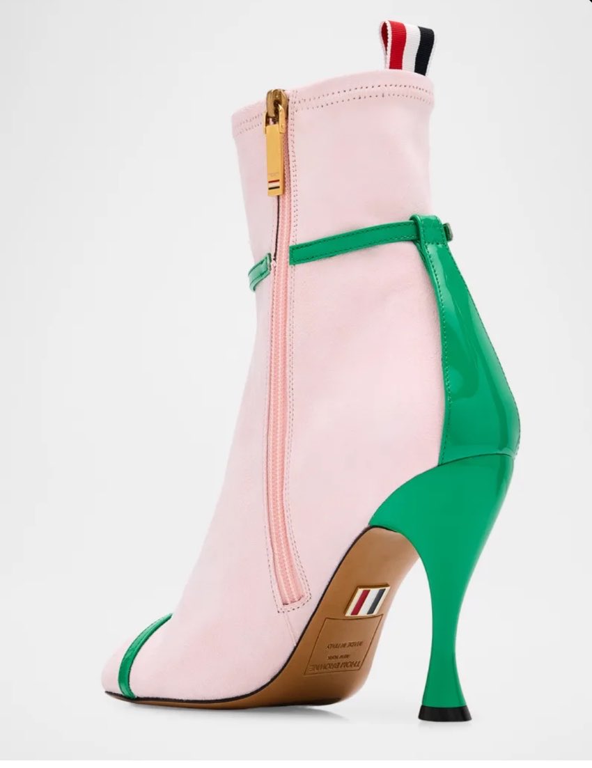 sevenblueroses's tweet photo. Mariah in“105mm Trompe L'oeil Suede Bootie” by Thom Browne https://t.co/VaYgPzBeBV