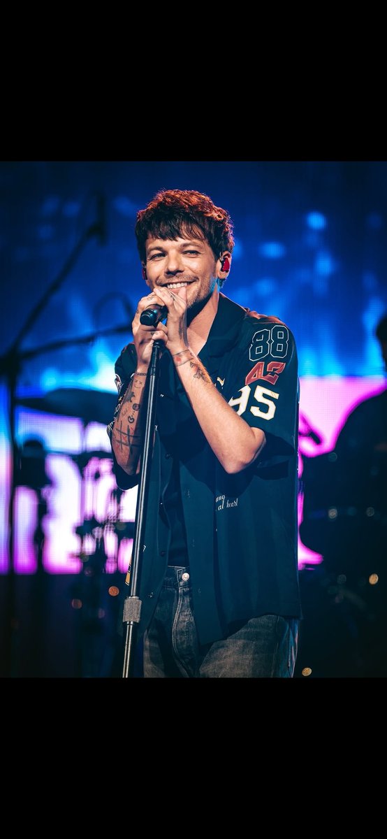 BeucheGaby's tweet photo. Hey @Louis_Tomlinson, how about a selfie, Twitter chat or announcing when and where your Away from Home Festival will take place this year?
I hope you're well and you could rest a little and spend time with your son. I'm so proud of you! I love you ❤️😘 https://t.co/kFRBSkQHIu