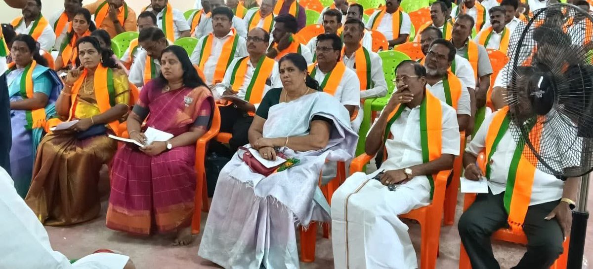 drariyaguna's tweet photo. #Modi4PM2029 

@narendramodi @AmitShah @NitinNabin @DrSJaishankar @nsitharaman @PiyushGoyal @NainarBJP @KTRaghavanBJP @vijai63 @ReddySudhakar21 @MenonArvindBJP @R_SEKAR_IRS_Rtd @Sundarmarine @TnWing18162 @TamilvananDKV @RVathana52619 @VIJAYKabilan12 @TRajeshbjp @AsSubbiah 

Through training for trainers of 7 districts held yesterday evening at Dindigul district BJP office..