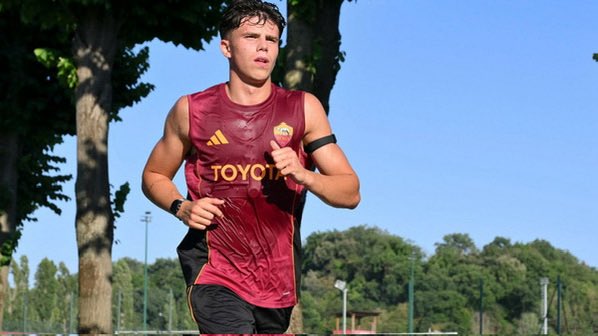 LAROMA24's tweet photo. 🟡🔴 #CalciomercatoRoma, possibile asta per #Romano. Non solo la #Fiorentina: ci sono anche #Sassuolo e #Bologna 👀

[@ilmessaggeroit] 

➡️ https://t.co/GDyCybIHv2
#ASRoma https://t.co/XIFLptT5rk