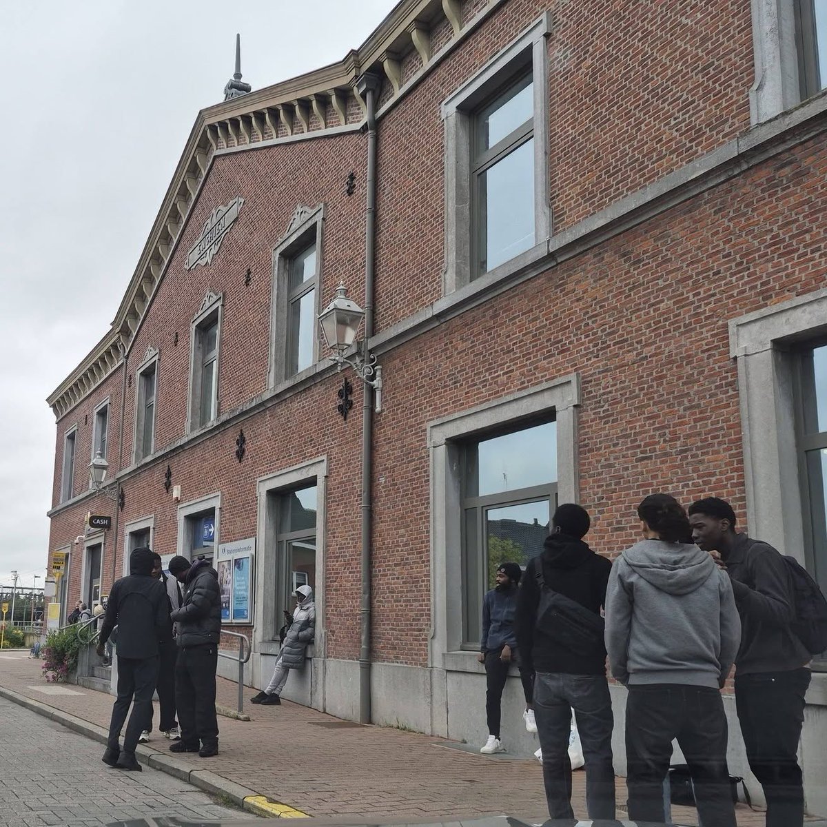 daily_bruxelles's tweet photo. Bruxelles s’exporte bien, jusqu’à Enghien. https://t.co/aKGmgWCM4x