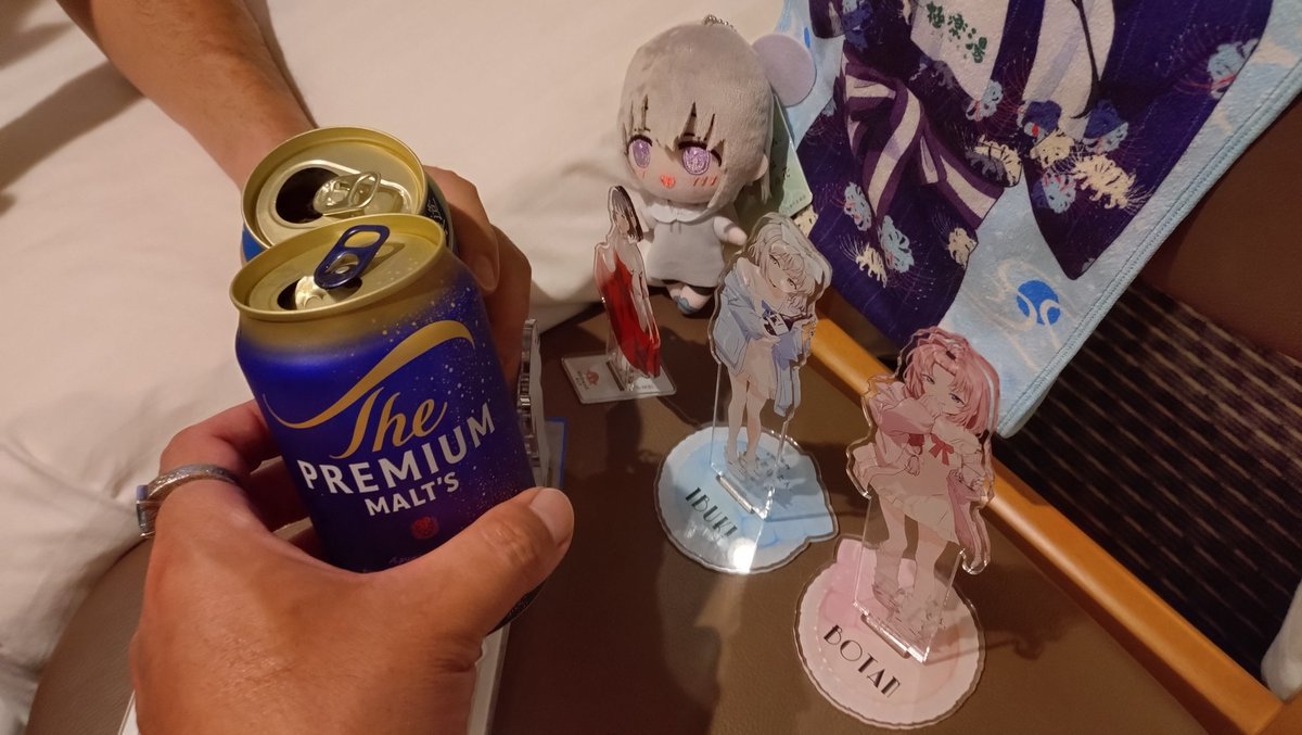 tomo0109's tweet photo. 両国駅前のパールホテル両国にチェックインしたので部屋から見える夜景とアニメを観ながら宴会をしています🍻 https://t.co/w7LcYNiP6A