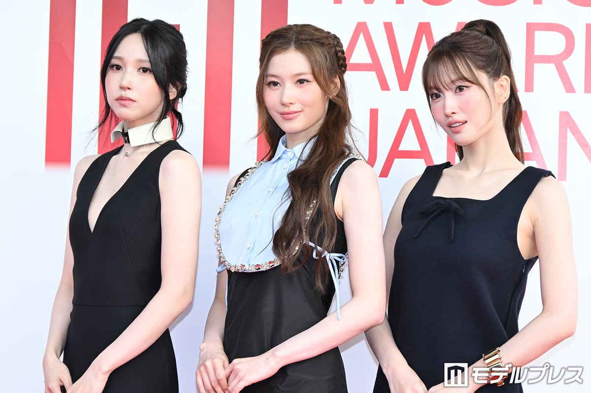 modelpress's tweet photo. 【MUSIC AWARDS JAPAN 2026🏆】

MISAMO、圧倒的スタイル輝く
サナ＆モモはミニ丈、ミナはVネックドレス

📸レッドカーペットの様子
https://t.co/moZCB9SEdT

#MAJ https://t.co/25X1XbGzmq