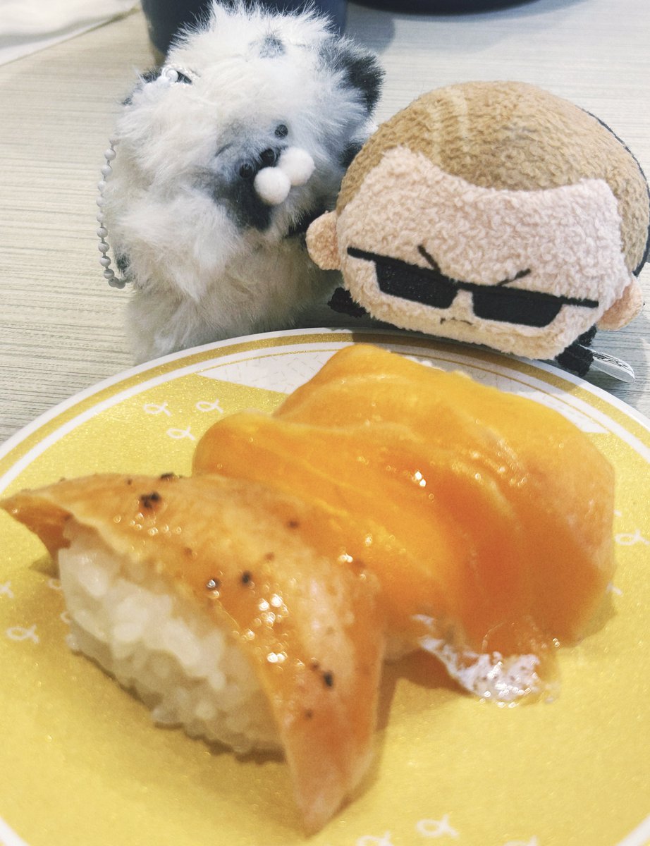 BLACK________aw's tweet photo. おともだちできた https://t.co/cUWHFv3O9K