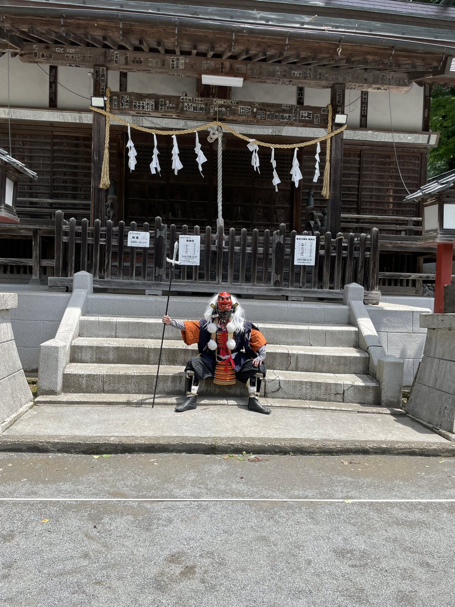 wadokoro's tweet photo. 川をバックに撮ってあげる☺️
こ😨怖い無理ー😱

奥多摩氷川神社さん！

三田弾正手作り甲冑隊さんと我ら村山党とわさびーちゃん！

帰りに寄ったにしむらさんのお団子！ https://t.co/2B0cwrxQFC