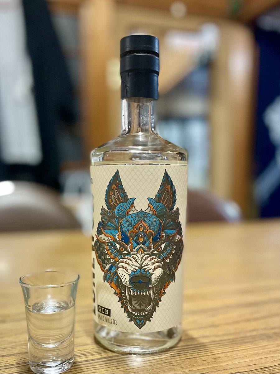 ura2nd's tweet photo. ブリュードッグ「ローンウルフ・ジン」

ワールドジンデイ６本目🍸
ジン界のワイルド系イケメン、ローンウルフ。
ブリュードッグが閉業するとのことで話題になりましたね。つまりこの子の次はありません涙
トンがった会社ですが、ジンの作りは真摯。ジュニパーとハーバルの整いはグッド。 https://t.co/TLCZdsdjop