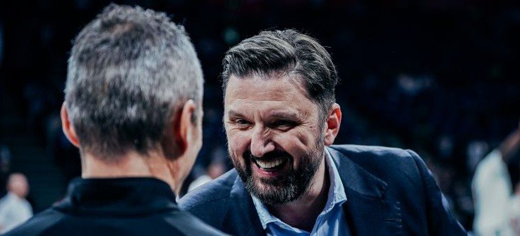 TelesportRS's tweet photo. ,,Radimo planski i dovodimo igrače koje drugi nisu želeli ili nisu prepoznali na pravi način. Para nemamo kao što ih ima Zvezda, kao što ih imaju drugi timovi u Evroligi, kao što ih ima Monako. Mi smo to napravili zbog stručnosti, a ne zbog para." https://t.co/zy9m1l8nM0