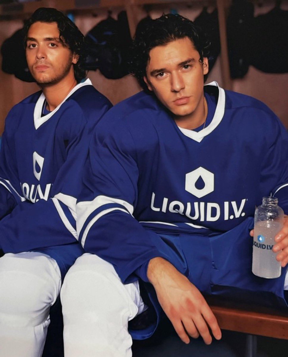 offcampusbra's tweet photo. COISA LINDA! Nova foto de Belmont e Antonio como Garrett &amp; Logan para o Liquid I.V. 🔥 https://t.co/jM8dJFvCsw
