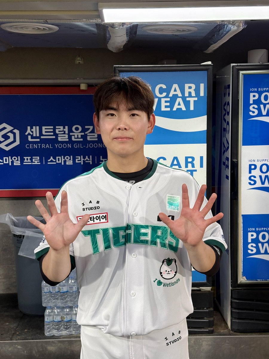 Kiatigers's tweet photo. 작년 람사르는 구단 무실점 신기록
올해 람사르는 개인 첫 10세이브✨

260613 승리! https://t.co/3qSzA7cWbt