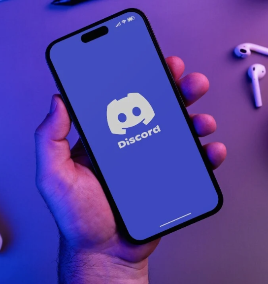 coinbureau's tweet photo. 🚨HOSKINSON LEAVES X AS CARDANO MOVES TO DISCORD

Charles Hoskinson says Cardano is shifting its main community discussions from X to Discord after repeated hostility, allegations, and low-quality debate.

The move follows Midnight Discord’s surge from 11,000 to 49,000 users in six months, a 345% increase.