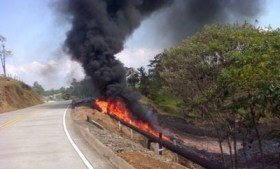 MarxCarl7's tweet photo. El cepedista odia el fracking pero no dice nada por más de 1000 ataques del eln a los oledoductos de Colombia https://t.co/bzPtnakI9L