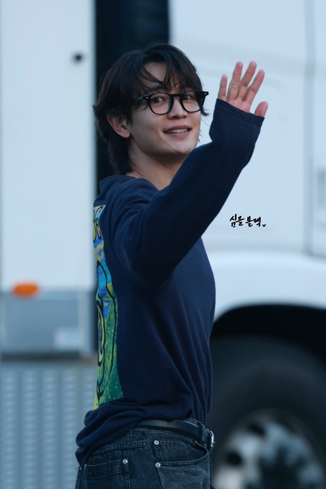 simpleblack1209's tweet photo. 260613 민호 열혈농구단 퇴근 프리뷰(2)

다치지마!

#민호 #샤이니 #MINHO #SHINee #ミンホ https://t.co/xlgZRFaMci
