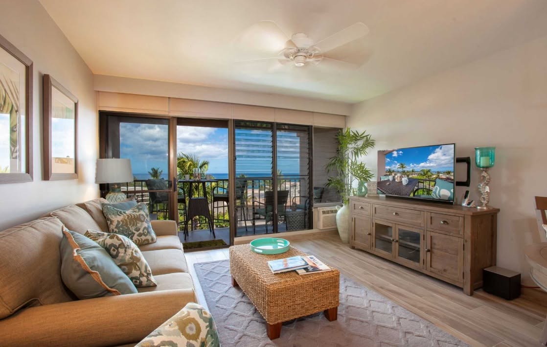 MauiVisionRent's tweet photo. 🌺 Maui Summer Sale $150/night (June &amp; July) 🌺 Kihei Akahi D605 | Top-floor penthouse w/ 180° ocean views 🌊
King bed, split AC, full kitchen, washer/dryer + beach gear
Across from Kama‘ole Beach Park II + walk to shops/dining

Book now: https://t.co/VjkI8t2Fab https://t.co/iR5rptM9ho