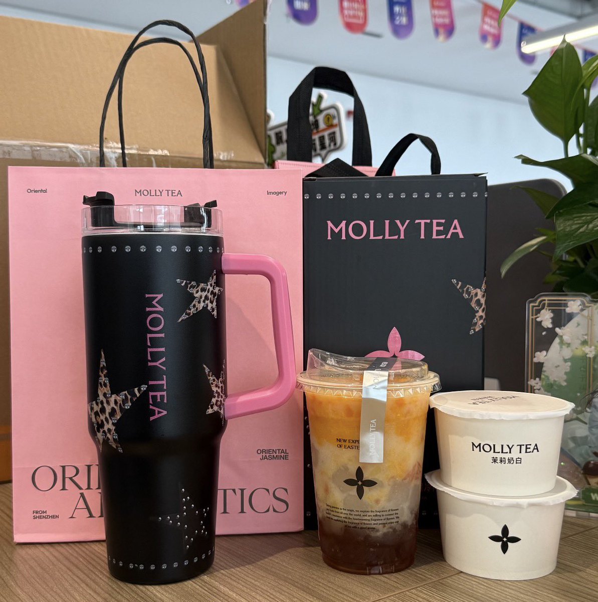 noojoeii_'s tweet photo. เตนอยู่เซี่ยงไฮ้เบ๋ออออ มันเป็น tumbler ลิมิเต้ดที่เซี่ยงไฮ้ง่ะ https://t.co/EqljDKIBtH