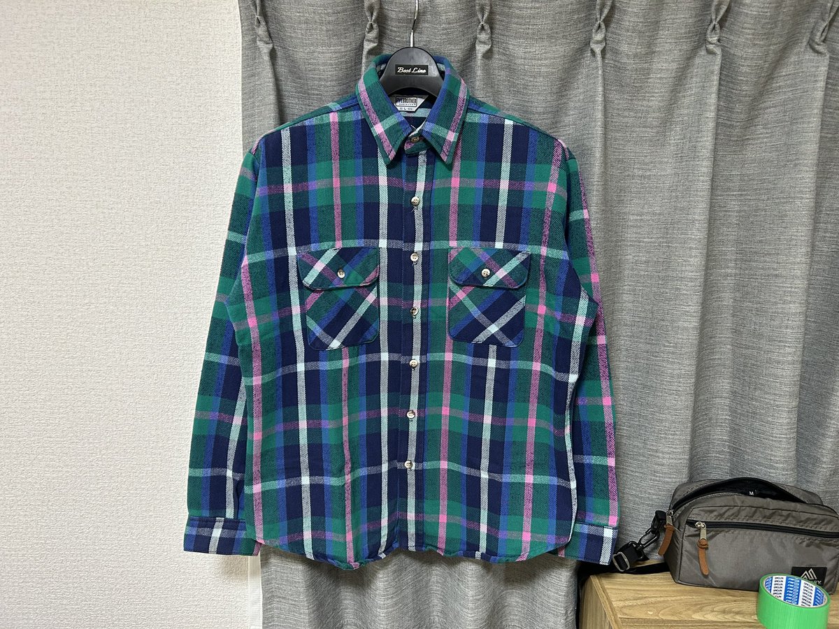 tadafuri0's tweet photo. またヴィンテージのネルシャツ買っちゃいました。16000円でした。
配色、コンディション、値段、
全て完璧でかなりお気に入りの1枚になりました。
#ファイブブラザー #fivebrother https://t.co/C2sMbUOBB4